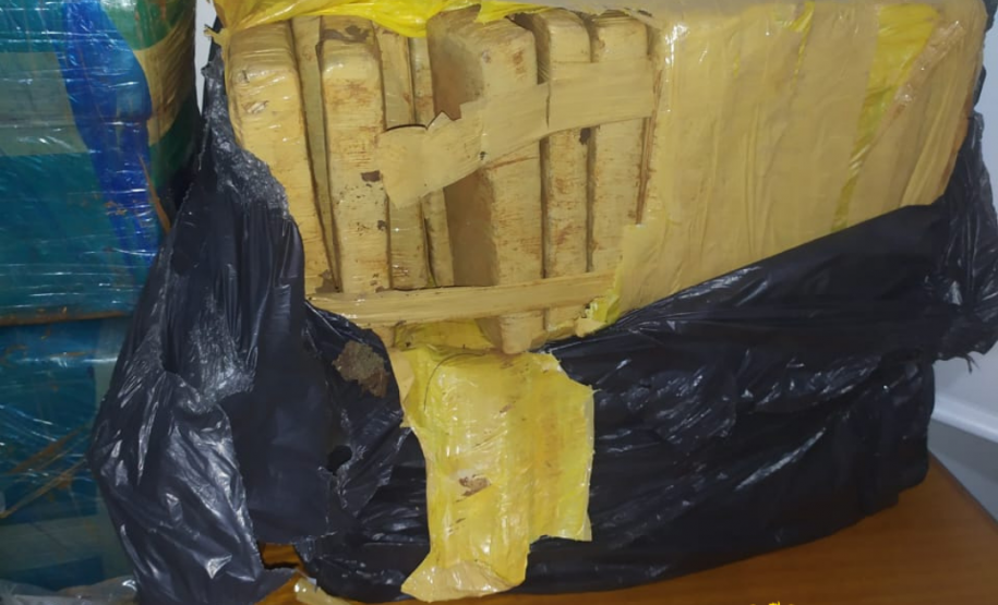 BPRv apreende quase 150 quilos de maconha e R$ 100 mil em eletrônicos no paraná