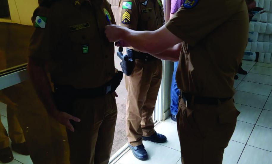 Batalhão da PM de Ivaiporã (PR) entrega Medalha de Mérito a policiais durante evento
