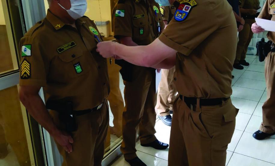 Batalhão da PM de Ivaiporã (PR) entrega Medalha de Mérito a policiais durante evento