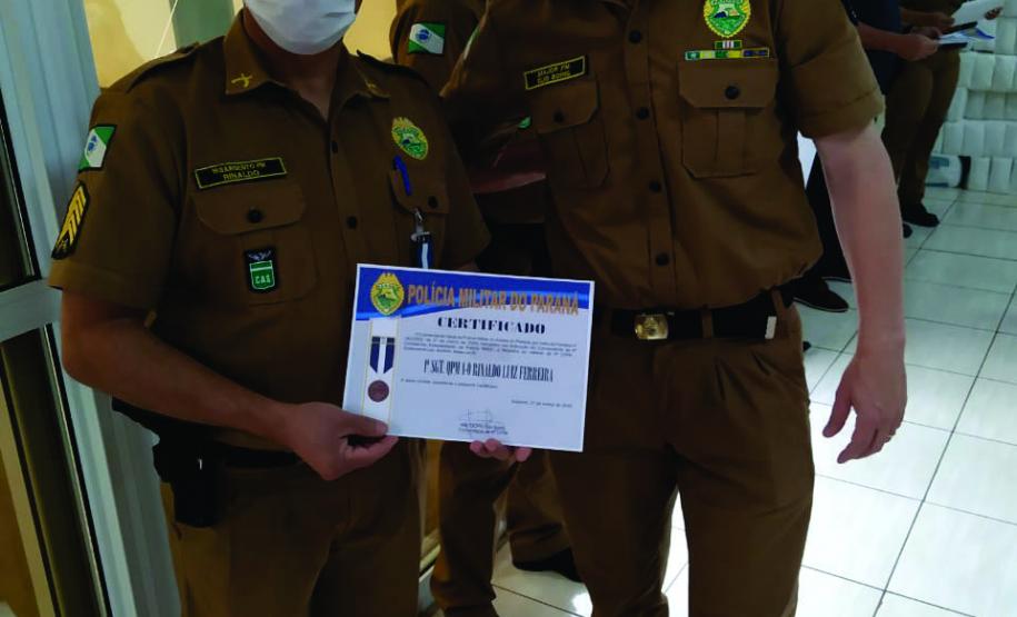 Batalhão da PM de Ivaiporã (PR) entrega Medalha de Mérito a policiais durante evento