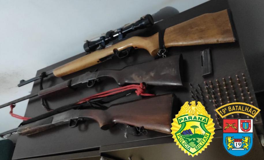 PM apreende 6,7 mil pacotes de cigarro, armas e até lancha no Oeste do estado