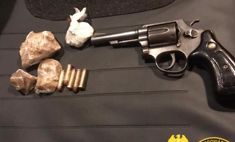 BPRv apreende arma de fogo e drogas durante patrulhamento em Cascavel (PR)