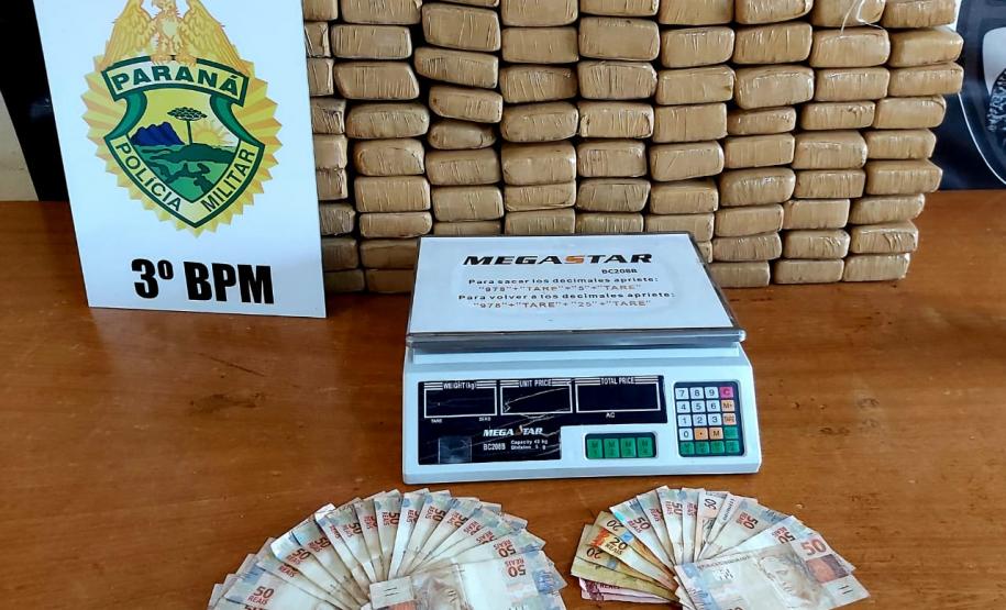 No Sudoeste, PM apreende quase 80 quilos de maconha e recupera um carro