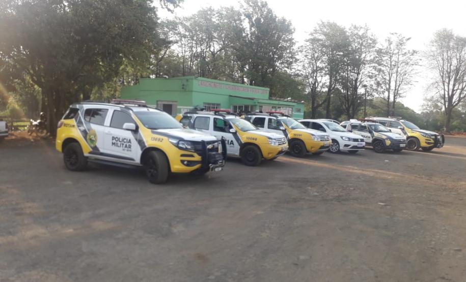 Nos Campos Gerais, PM desencadeia operação, prende duas pessoas e apreende arma de fogo, drogas e dinheiro