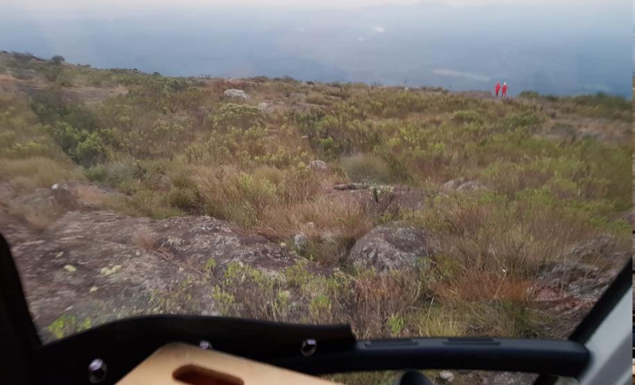 Dupla pede socorro após se perder no Morro Araçatuba e BPMOA e GOST fazem o resgate