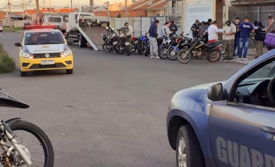 Na RMC, PM prende duas pessoas e apreende mais de um quilo de maconha e duas motocicletas
