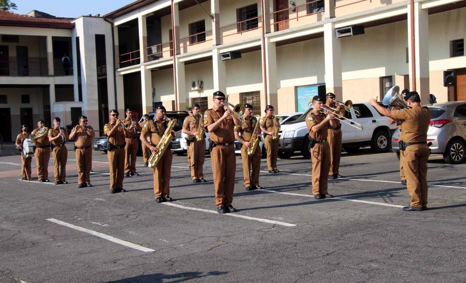 Veteranos da Polícia Militar e do Corpo de Bombeiros são homenageados durante solenidade em Curitiba