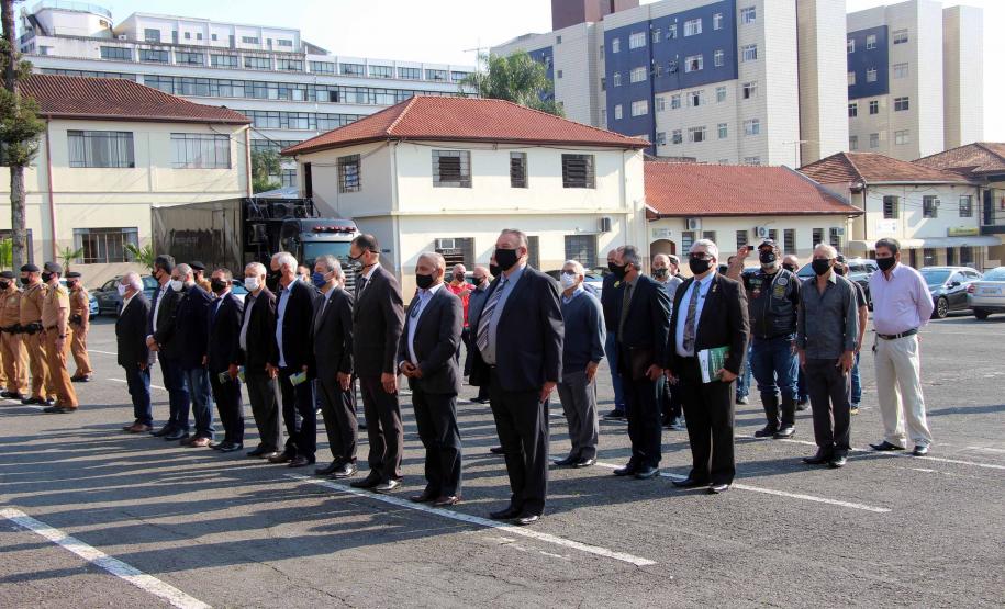 Veteranos da Polícia Militar e do Corpo de Bombeiros são homenageados durante solenidade em Curitiba