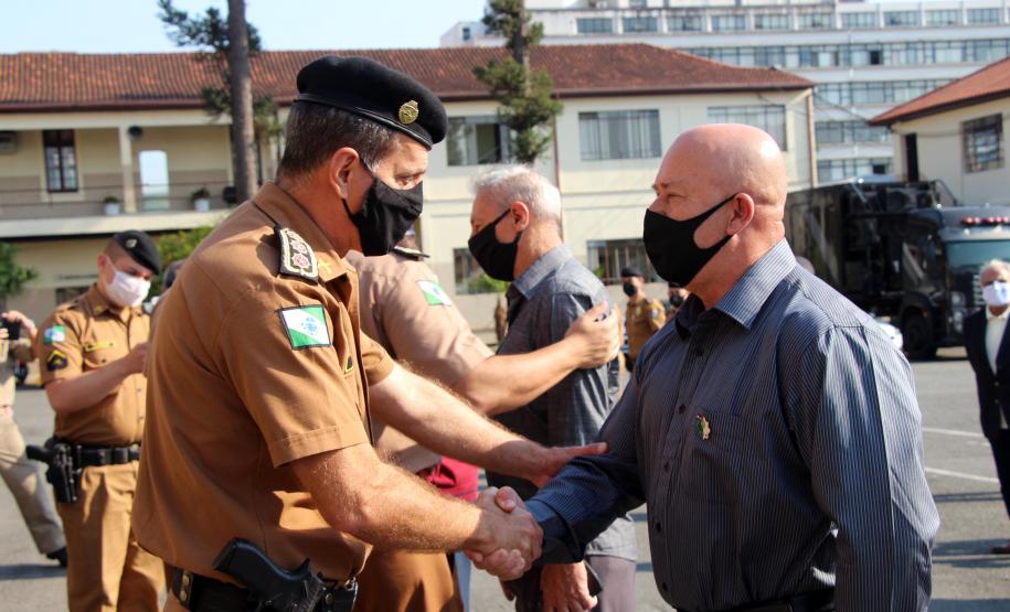 Veteranos da Polícia Militar e do Corpo de Bombeiros são homenageados durante solenidade em Curitiba