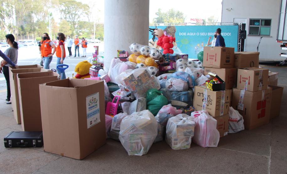 Polícia Militar doa quase 500 brinquedos a campanha Paraná Piá do Governo do Estado