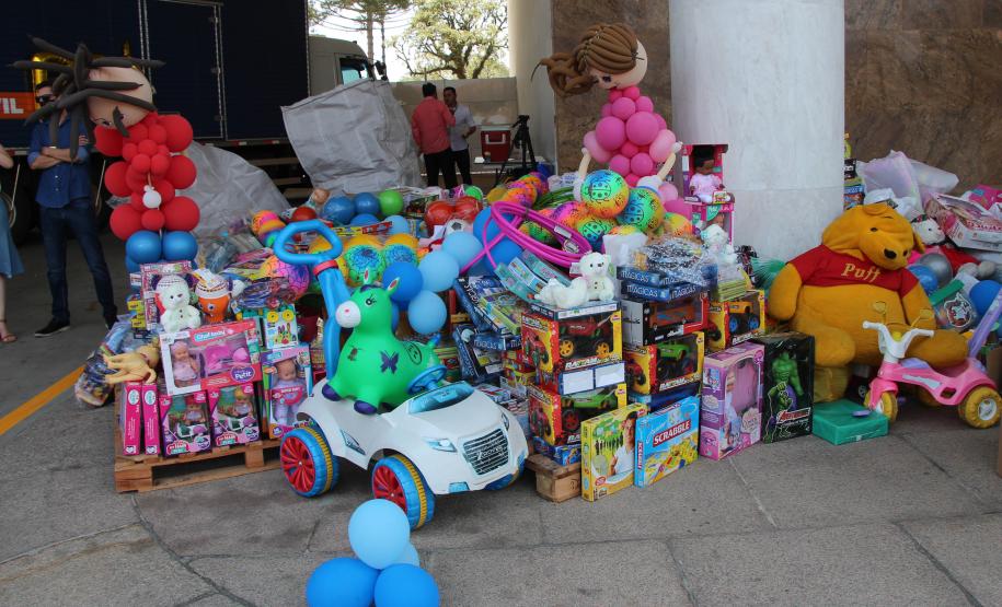 Polícia Militar doa quase 500 brinquedos a campanha Paraná Piá do Governo do Estado