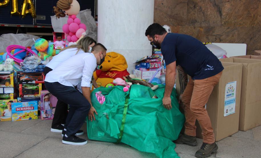 Polícia Militar doa quase 500 brinquedos a campanha Paraná Piá do Governo do Estado