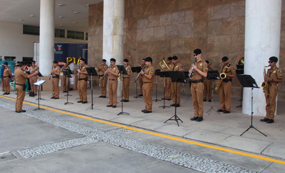 Polícia Militar doa quase 500 brinquedos a campanha Paraná Piá do Governo do Estado