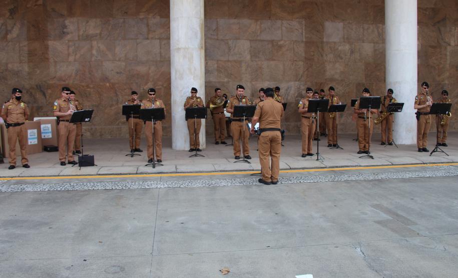 Polícia Militar doa quase 500 brinquedos a campanha Paraná Piá do Governo do Estado