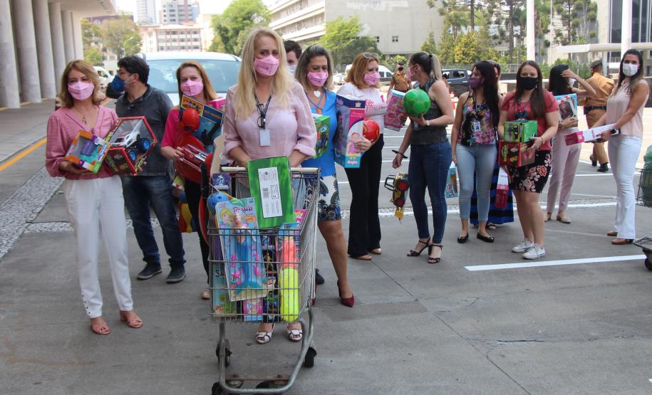 Polícia Militar doa quase 500 brinquedos a campanha Paraná Piá do Governo do Estado