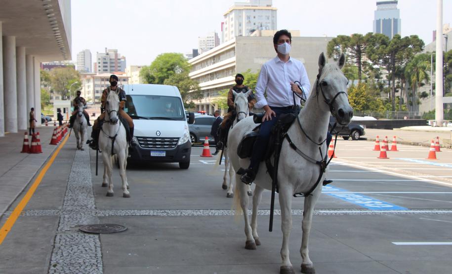 Polícia Militar doa quase 500 brinquedos a campanha Paraná Piá do Governo do Estado