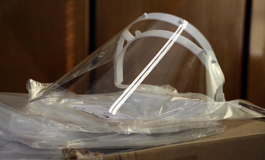 Comandante-Geral da PM recebe doação de 5 mil máscaras e face shields