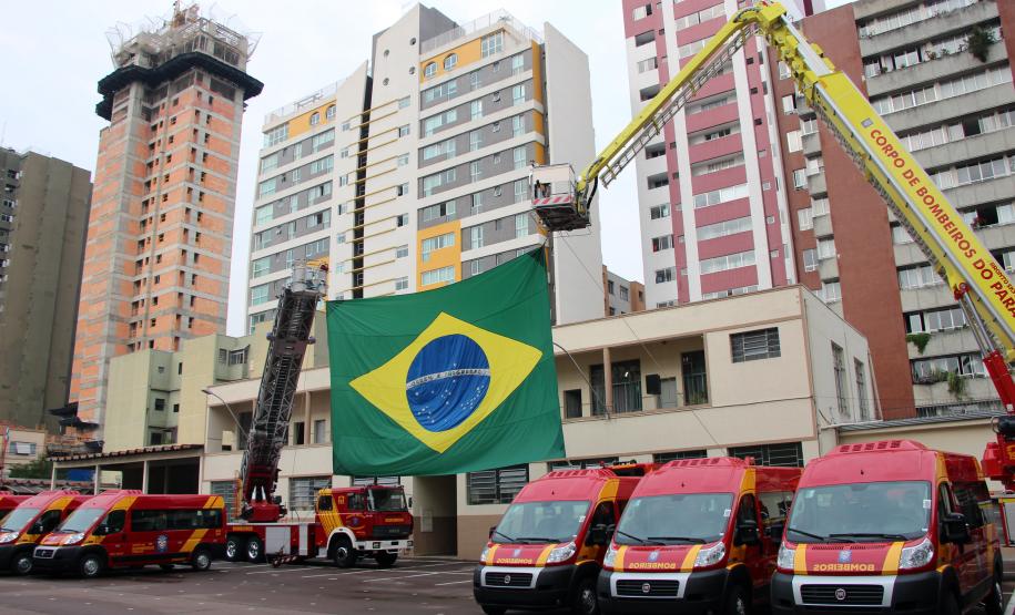 Governador entrega 15 novas viaturas para o Corpo de Bombeiros