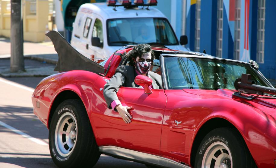 Banda da PM faz apresentação para pacientes do Hospital Pequeno Príncipe em comemoração ao Dia das Crianças