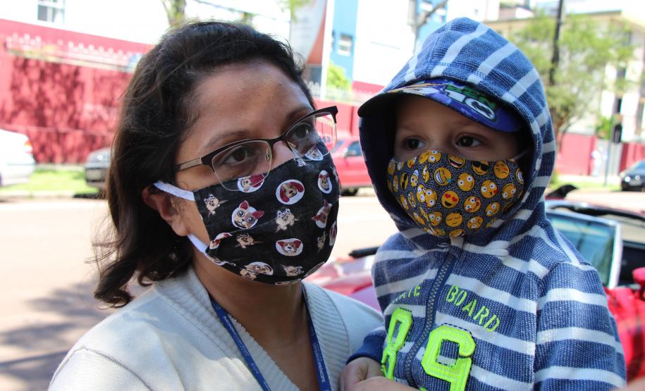 Banda da PM faz apresentação para pacientes do Hospital Pequeno Príncipe em comemoração ao Dia das Crianças