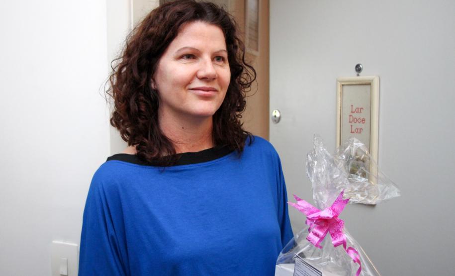 Colégio da Polícia Militar presta homenagem aos professores com entrega de mimo em casa