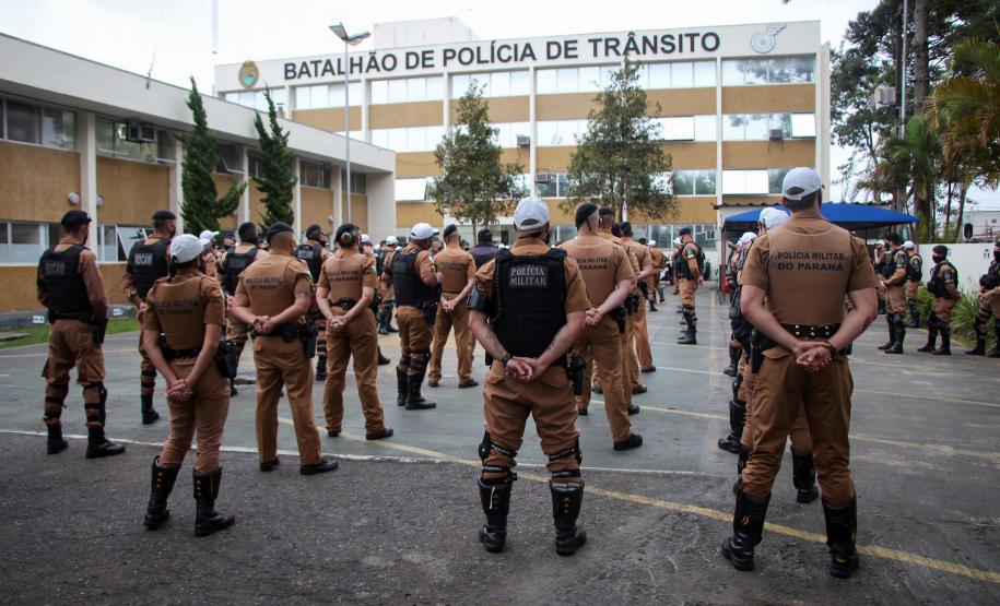 Bloqueios de trânsito do BPTran resulta no recolhimento de 48 carros e na prisão de 10 pessoas em Curitiba