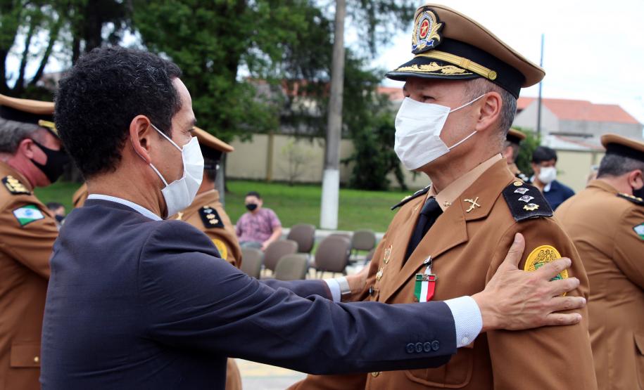 Policiais militares são homenageados durante solenidade em comemoração aos 52 anos do 13º Batalhão em Curitiba