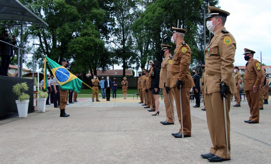 Policiais militares são homenageados durante solenidade em comemoração aos 52 anos do 13º Batalhão em Curitiba