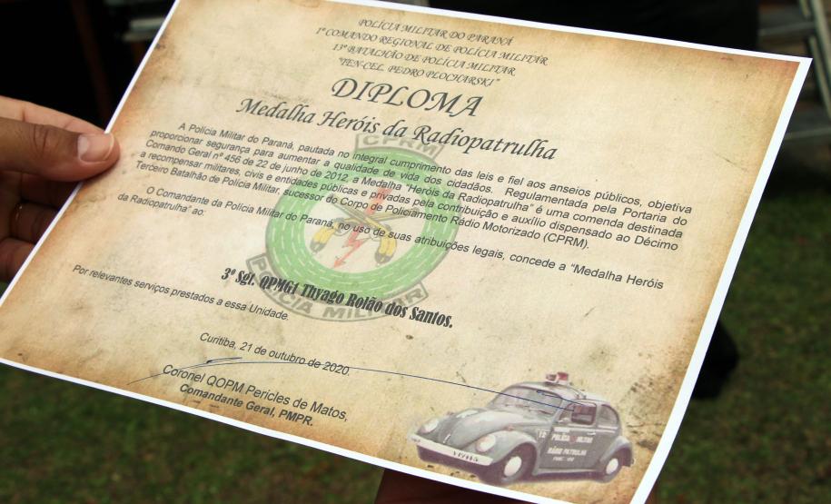 Policiais militares são homenageados durante solenidade em comemoração aos 52 anos do 13º Batalhão em Curitiba