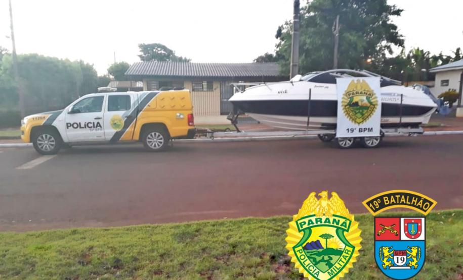 PM apreende 6,7 mil pacotes de cigarro, armas e até lancha no Oeste do estado