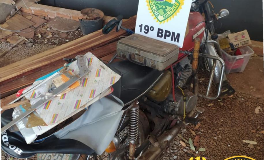 Em situações distintas, PM recupera dois veículos e apreende R$ 15 mil em contrabando