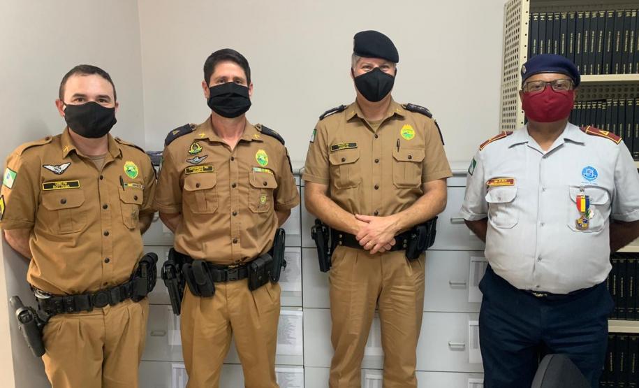 Veteranos da Polícia Militar e do Corpo de Bombeiros são homenageados durante solenidade em Curitiba