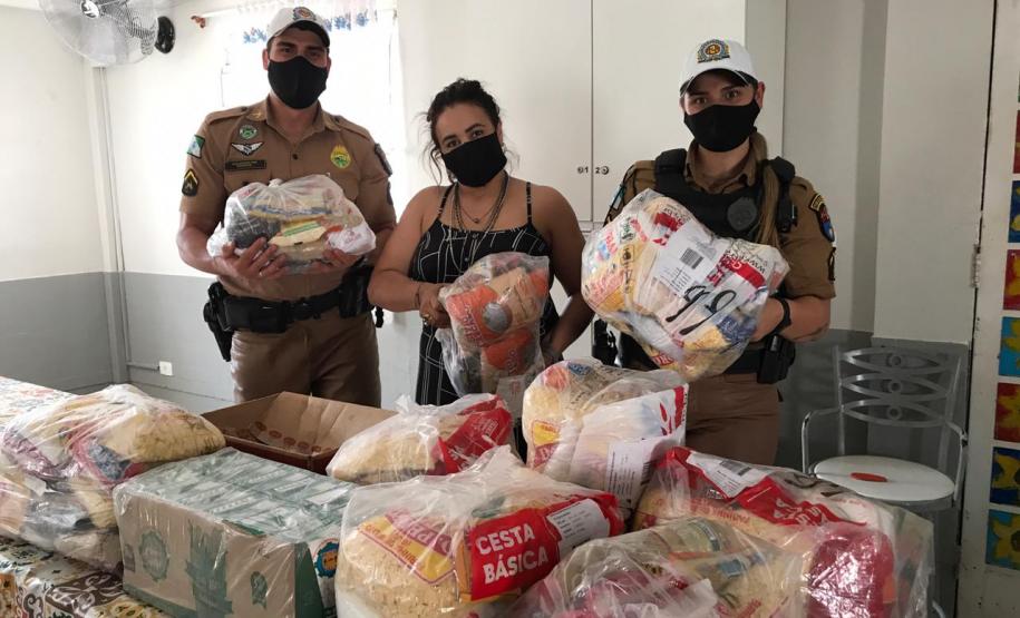 BPTran entrega 200 quilos de alimentos arrecadas por grupo sertanejo durante live