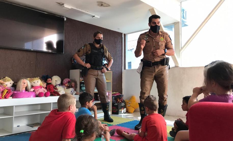 BPTran entrega 200 quilos de alimentos arrecadas por grupo sertanejo durante live