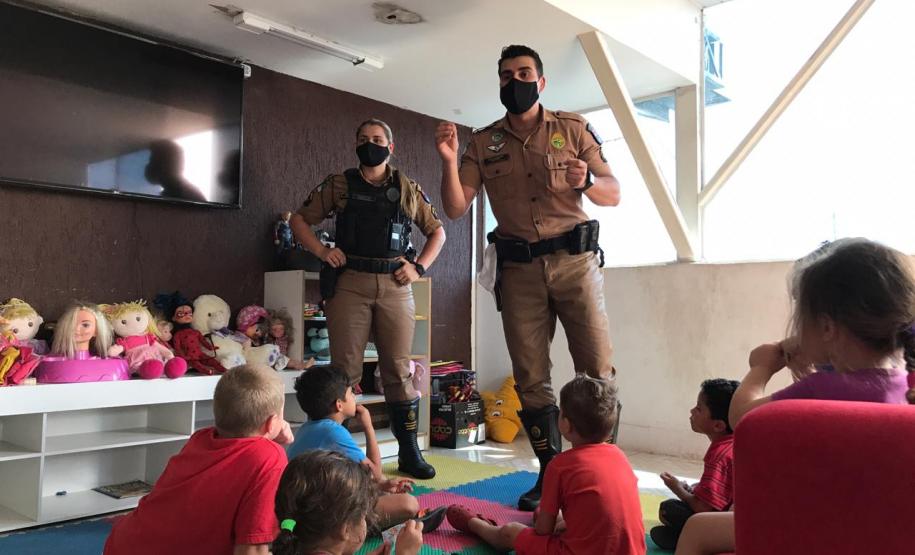 BPTran entrega 200 quilos de alimentos arrecadas por grupo sertanejo durante live