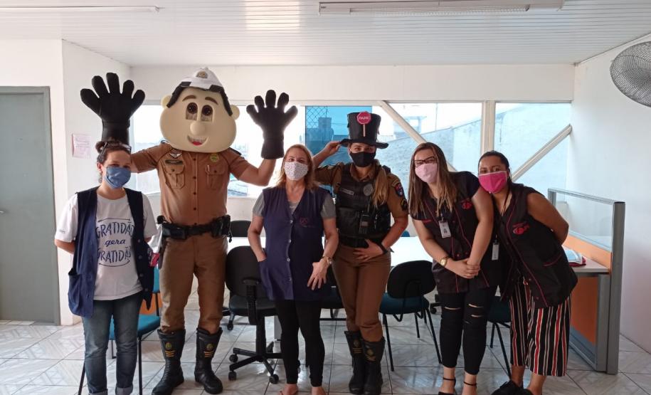 BPTran entrega 200 quilos de alimentos arrecadas por grupo sertanejo durante live