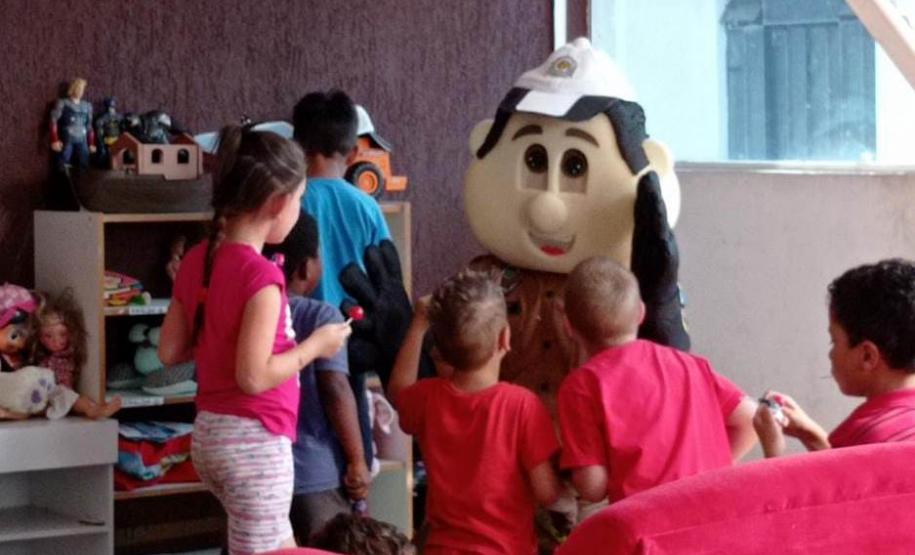 BPTran entrega 200 quilos de alimentos arrecadas por grupo sertanejo durante live