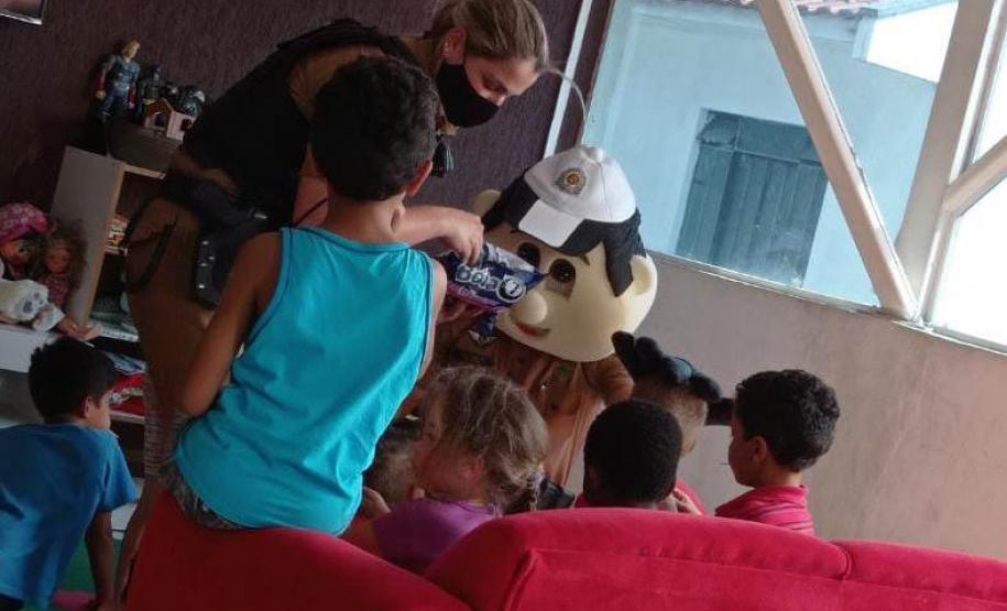 BPTran entrega 200 quilos de alimentos arrecadas por grupo sertanejo durante live