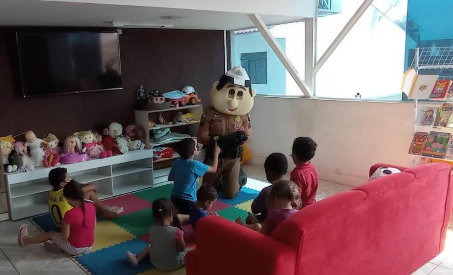 BPTran entrega 200 quilos de alimentos arrecadas por grupo sertanejo durante live