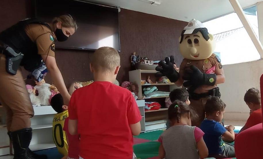 BPTran entrega 200 quilos de alimentos arrecadas por grupo sertanejo durante live