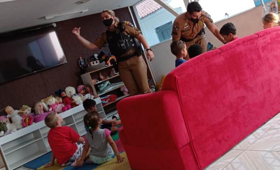 BPTran entrega 200 quilos de alimentos arrecadas por grupo sertanejo durante live