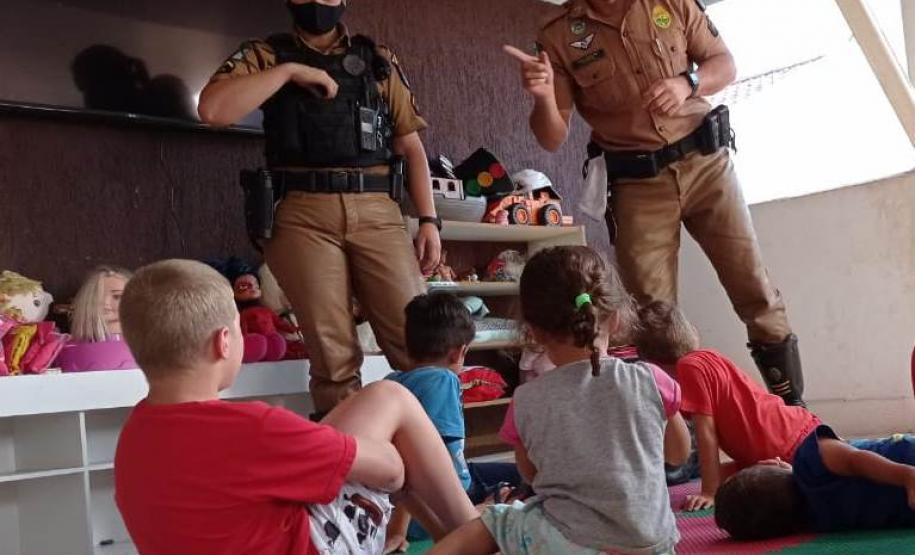 BPTran entrega 200 quilos de alimentos arrecadas por grupo sertanejo durante live