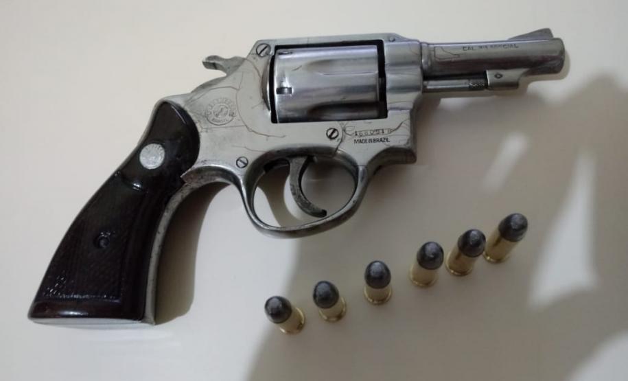 PM prende dois homens e apreende três armas de fogo no Oeste do estado