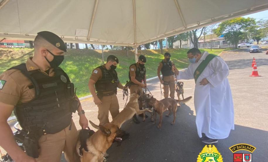PM de Apucarana (PR) promove Drive Thru para a benção de animais; 700 animais foram abençoados