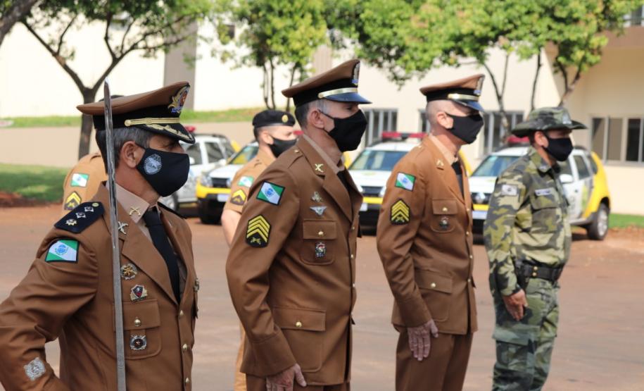 Militares estaduais e civis são condecorados com medalha em Francisco Beltrão