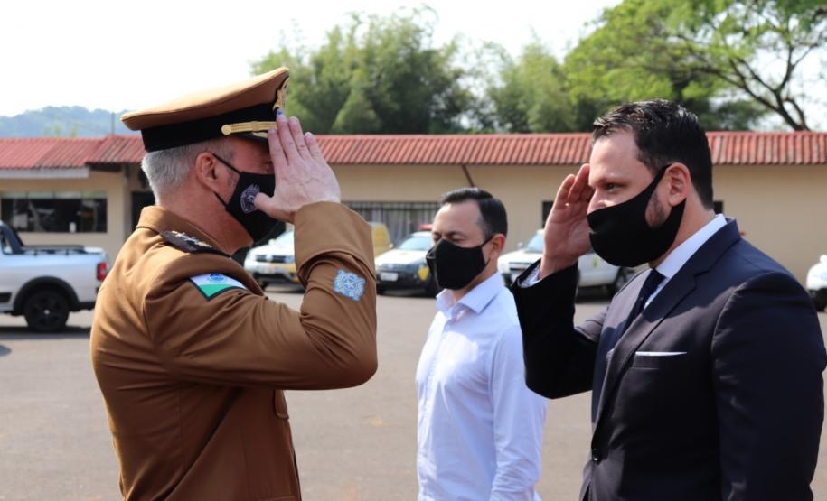 Militares estaduais e civis são condecorados com medalha em Francisco Beltrão