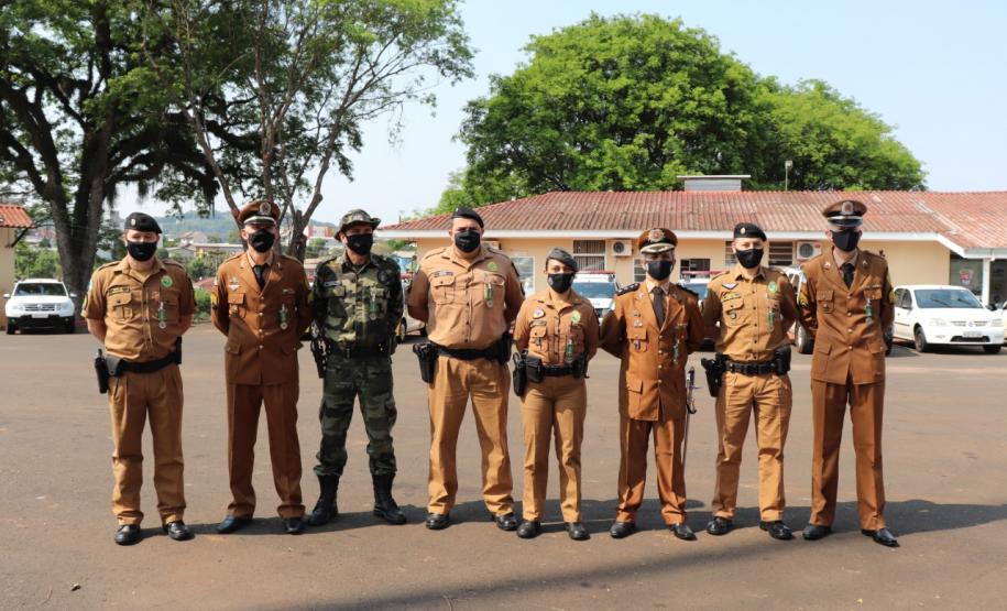 Militares estaduais e civis são condecorados com medalha em Francisco Beltrão