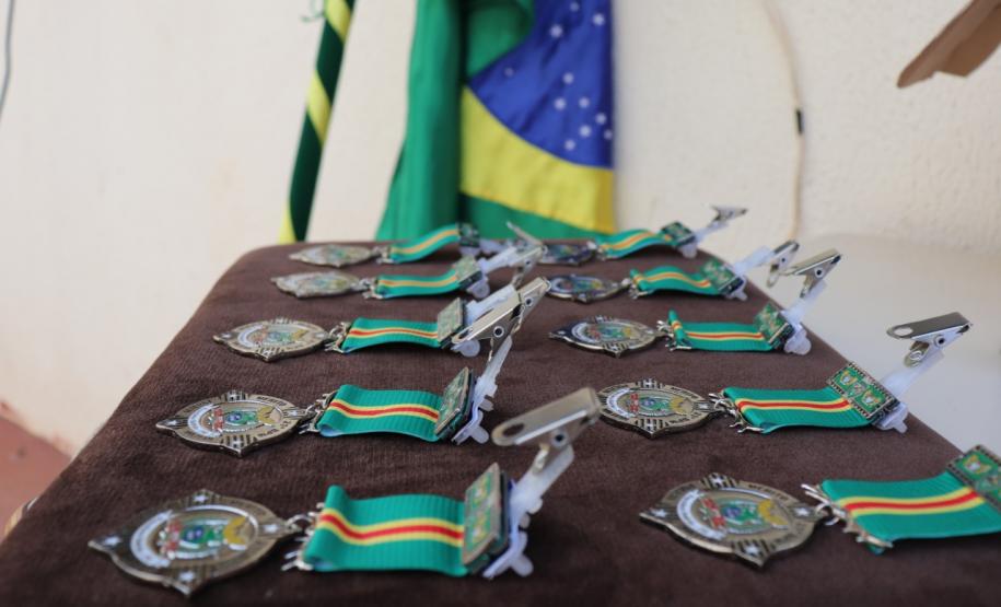 Militares estaduais e civis são condecorados com medalha em Francisco Beltrão