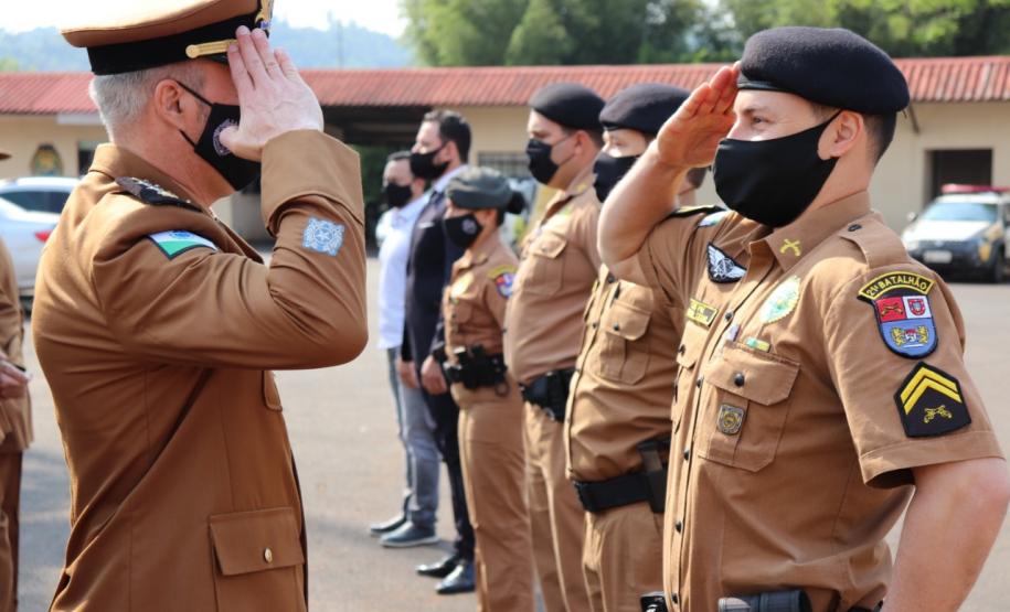 Militares estaduais e civis são condecorados com medalha em Francisco Beltrão