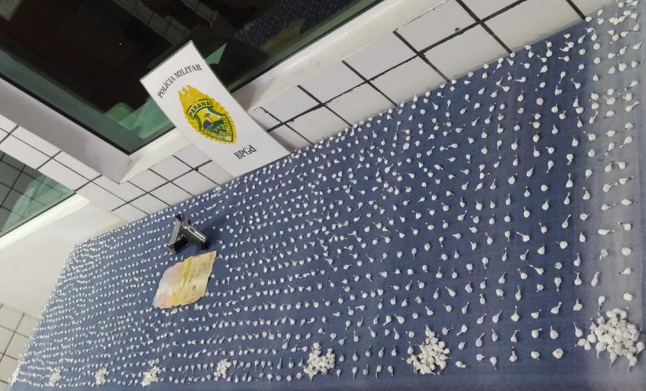 BPGd aborda ponto de tráfico e apreende mais de 1,7 mil buchas de cocaína em Piraquara, na RMC